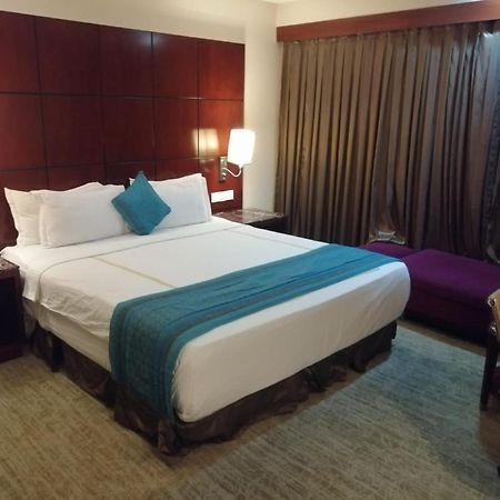 Skycity Hotel Gurgaon Bagian luar foto