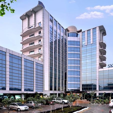Skycity Hotel Gurgaon Bagian luar foto