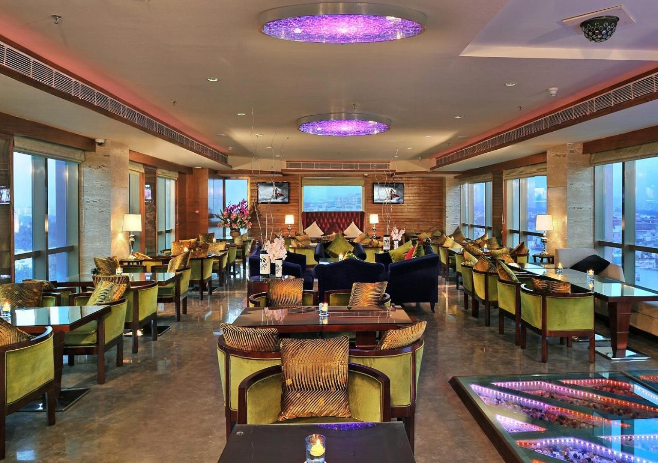 Skycity Hotel Gurgaon Bagian luar foto