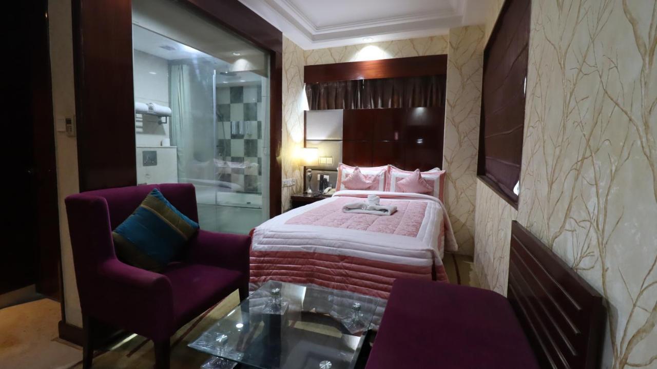 Skycity Hotel Gurgaon Bagian luar foto