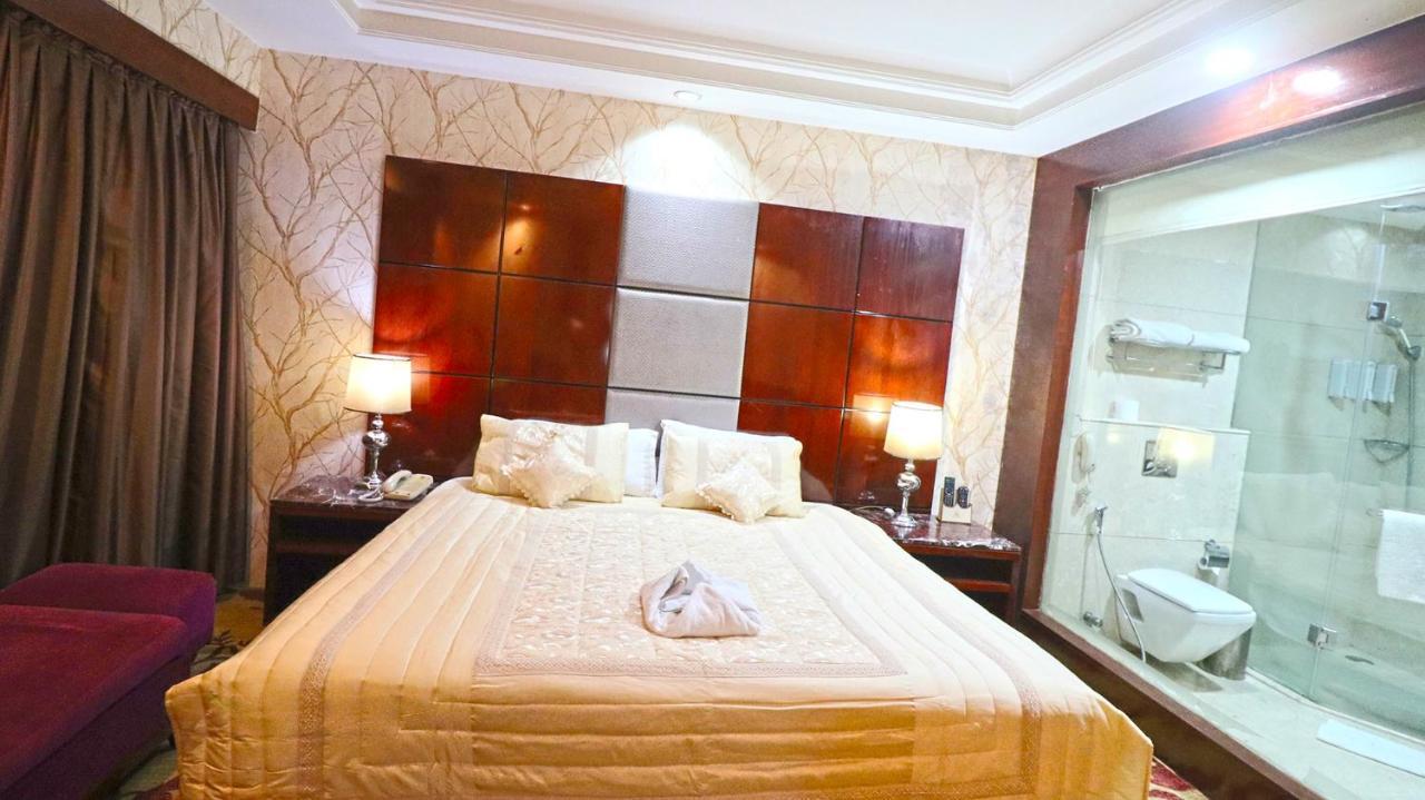 Skycity Hotel Gurgaon Bagian luar foto