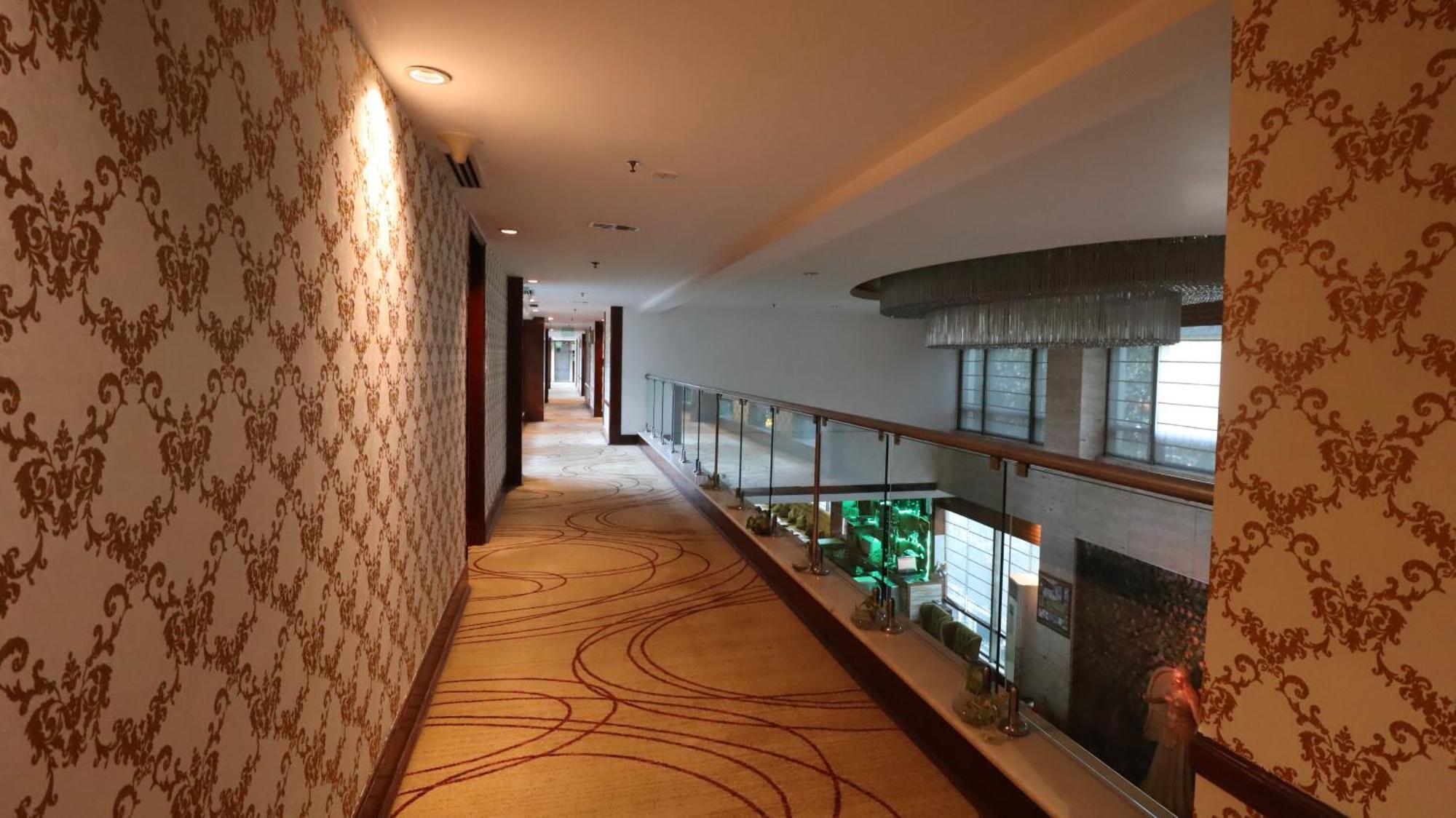 Skycity Hotel Gurgaon Bagian luar foto