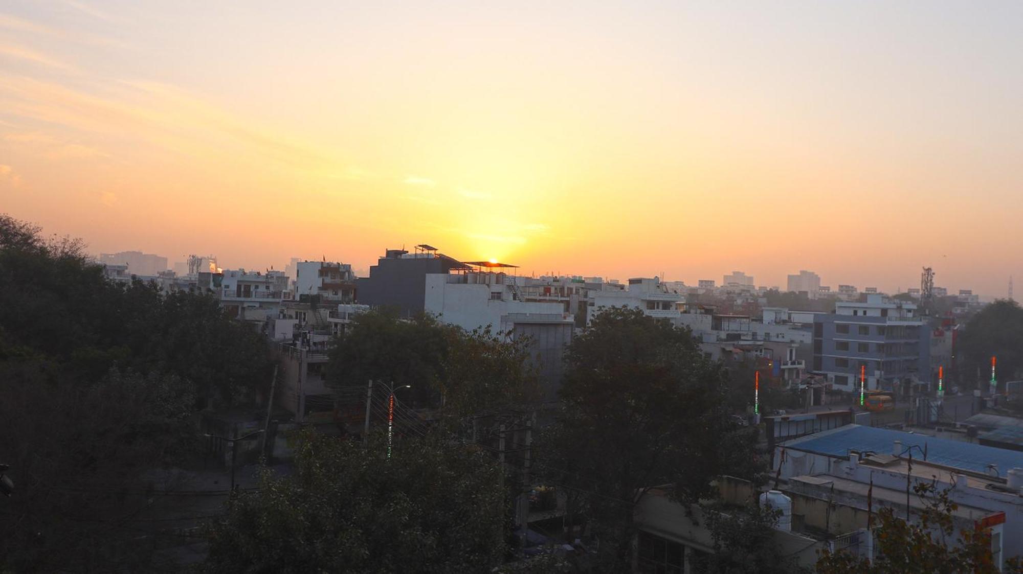 Skycity Hotel Gurgaon Bagian luar foto