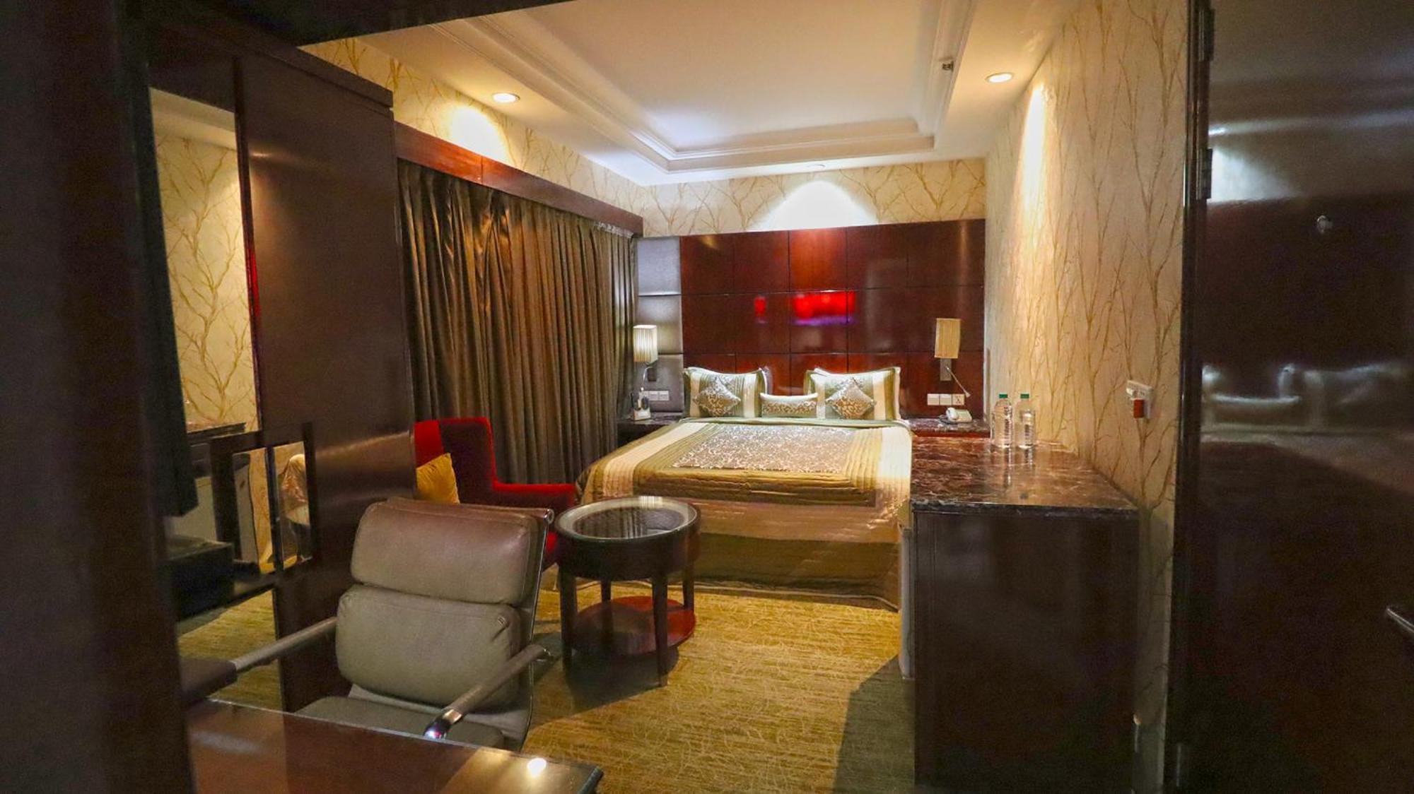 Skycity Hotel Gurgaon Bagian luar foto