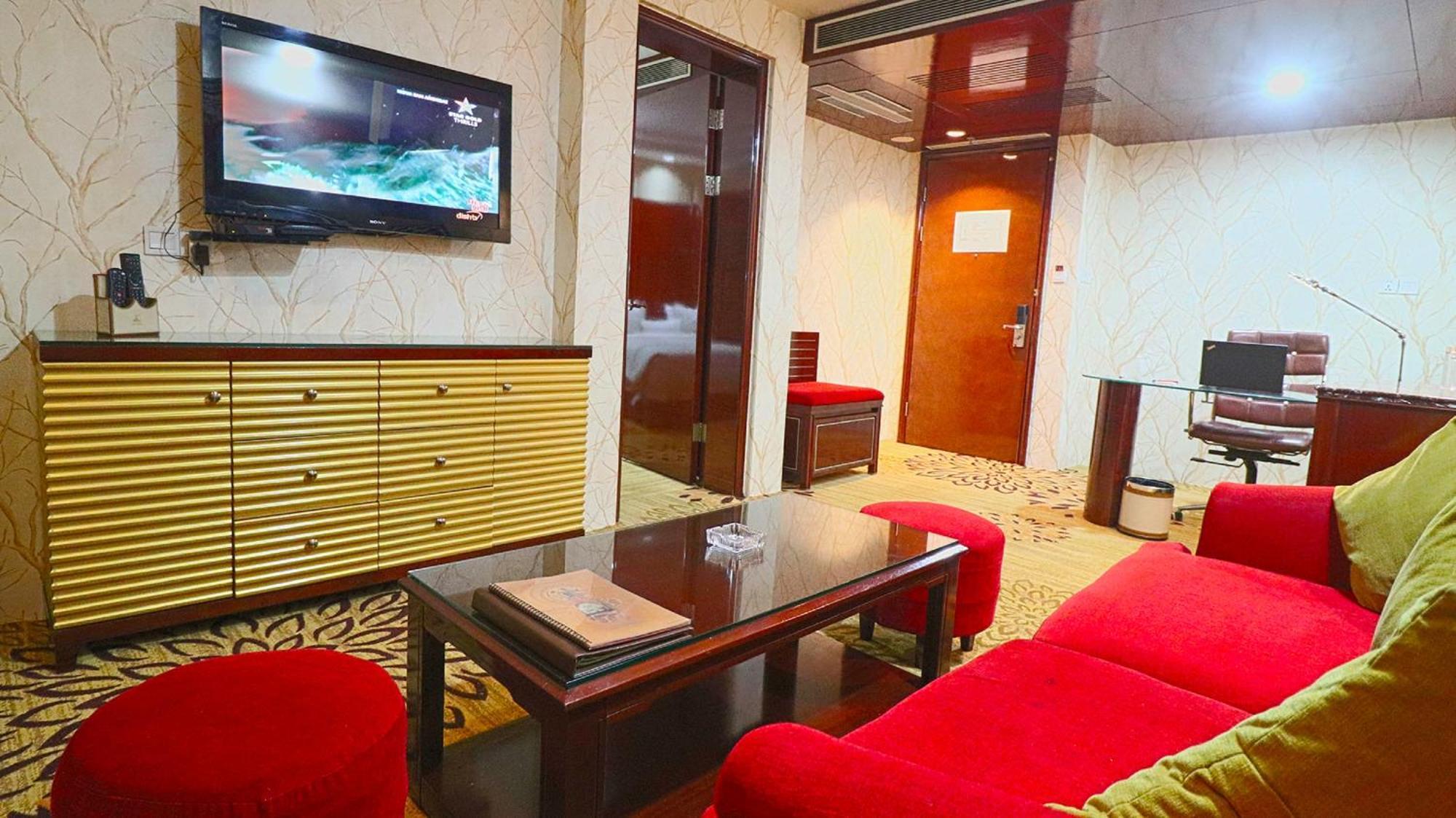 Skycity Hotel Gurgaon Bagian luar foto