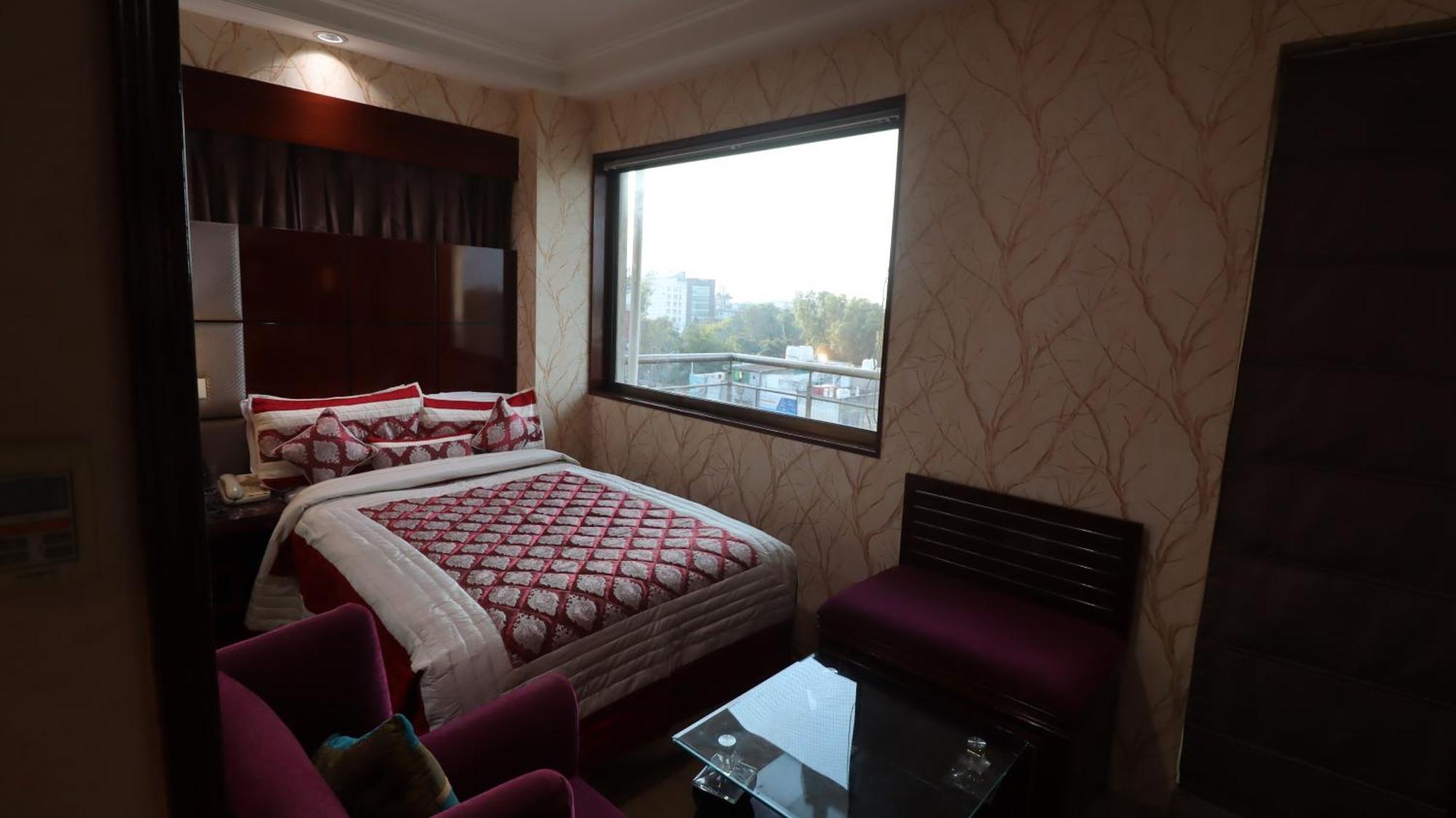 Skycity Hotel Gurgaon Bagian luar foto