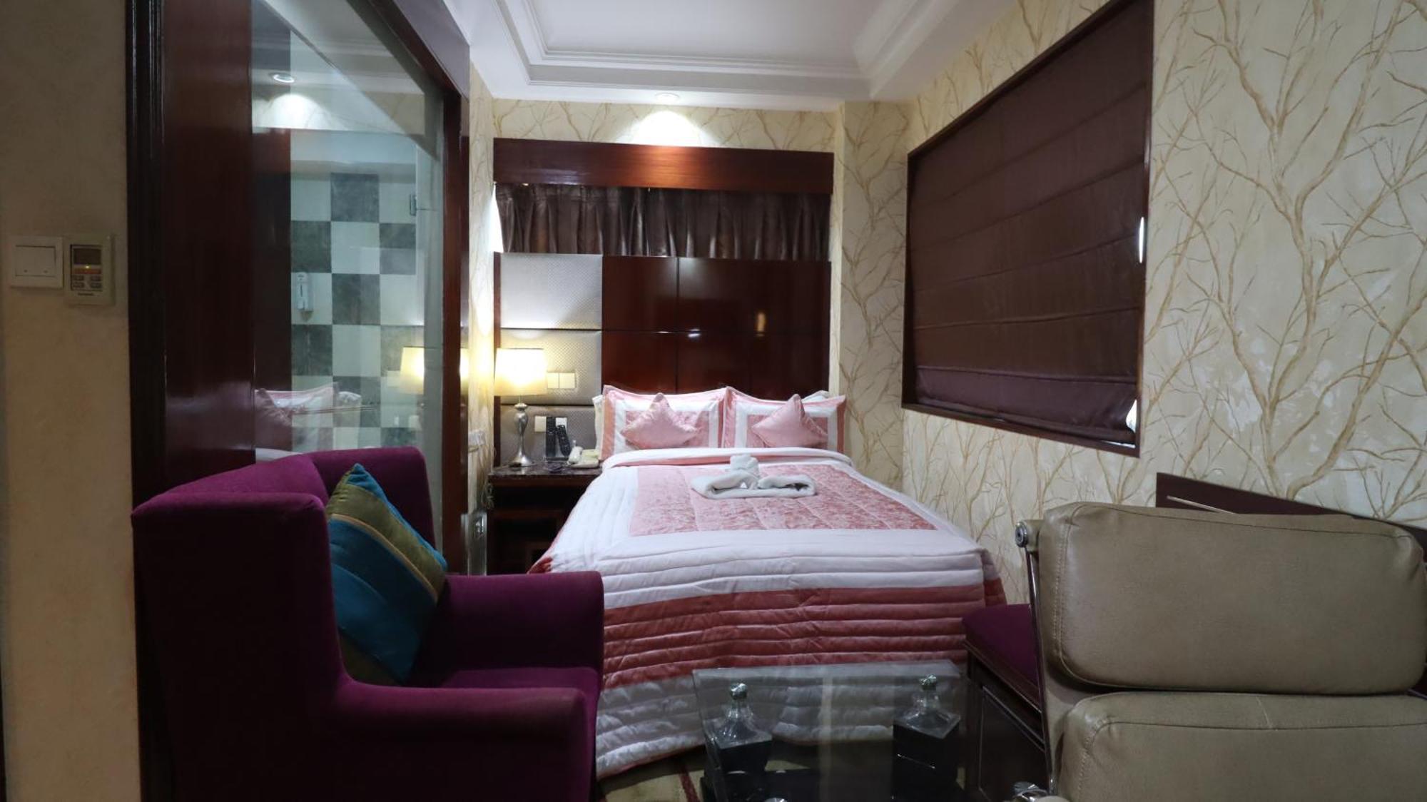 Skycity Hotel Gurgaon Bagian luar foto