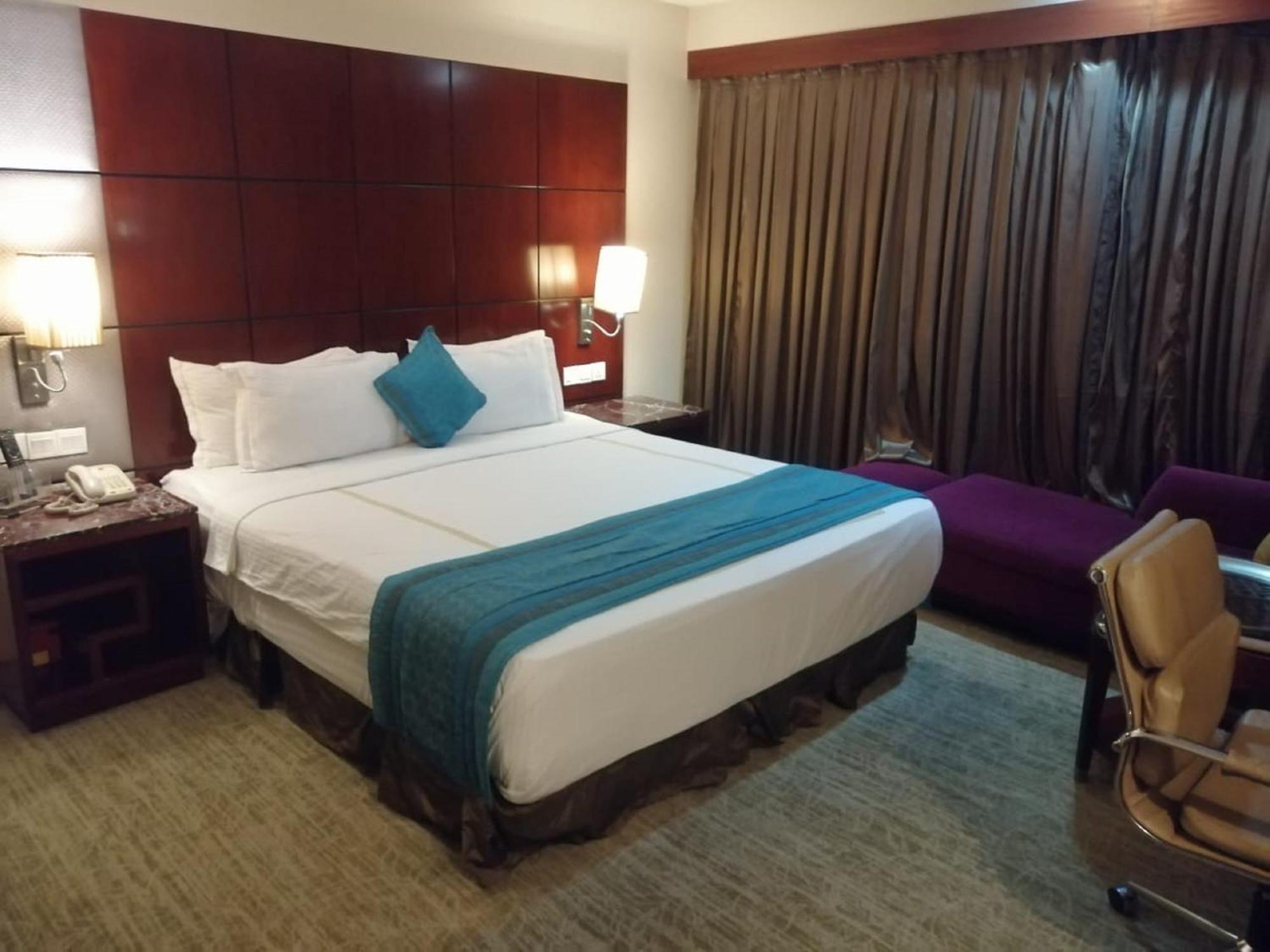 Skycity Hotel Gurgaon Bagian luar foto
