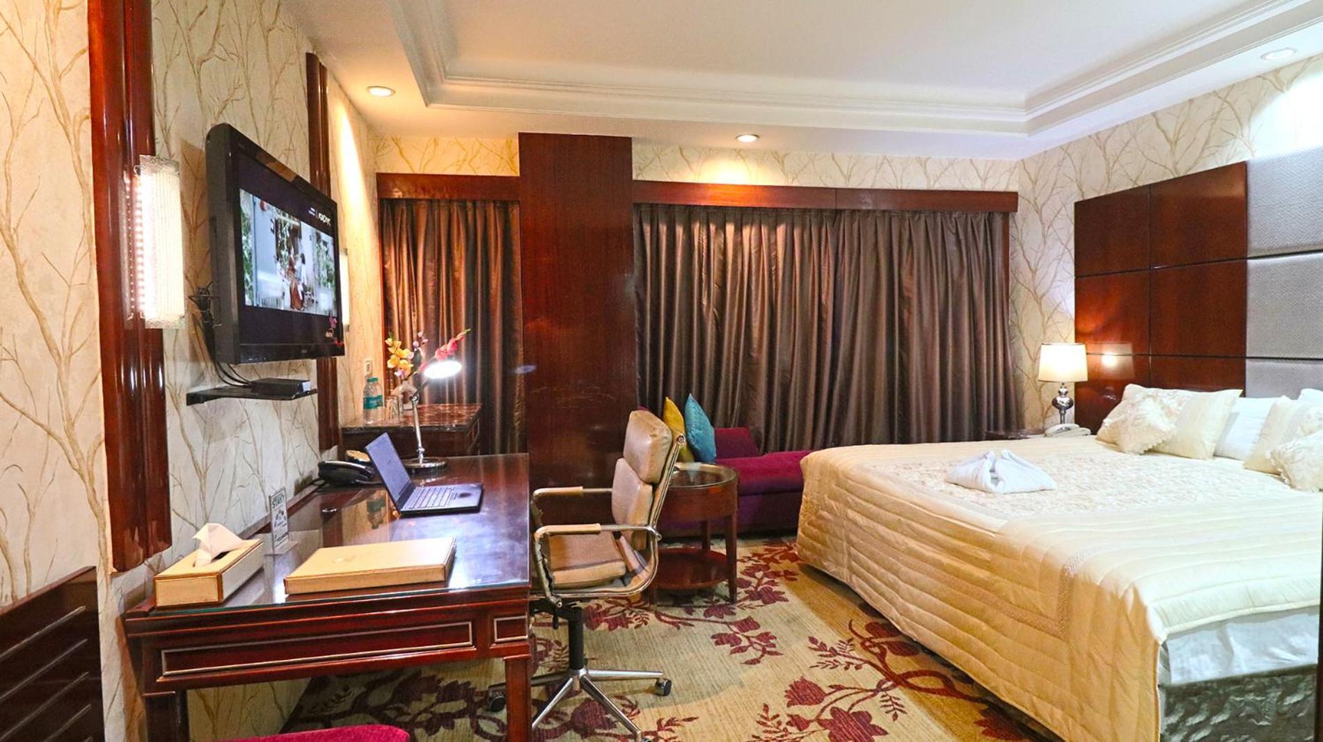 Skycity Hotel Gurgaon Bagian luar foto