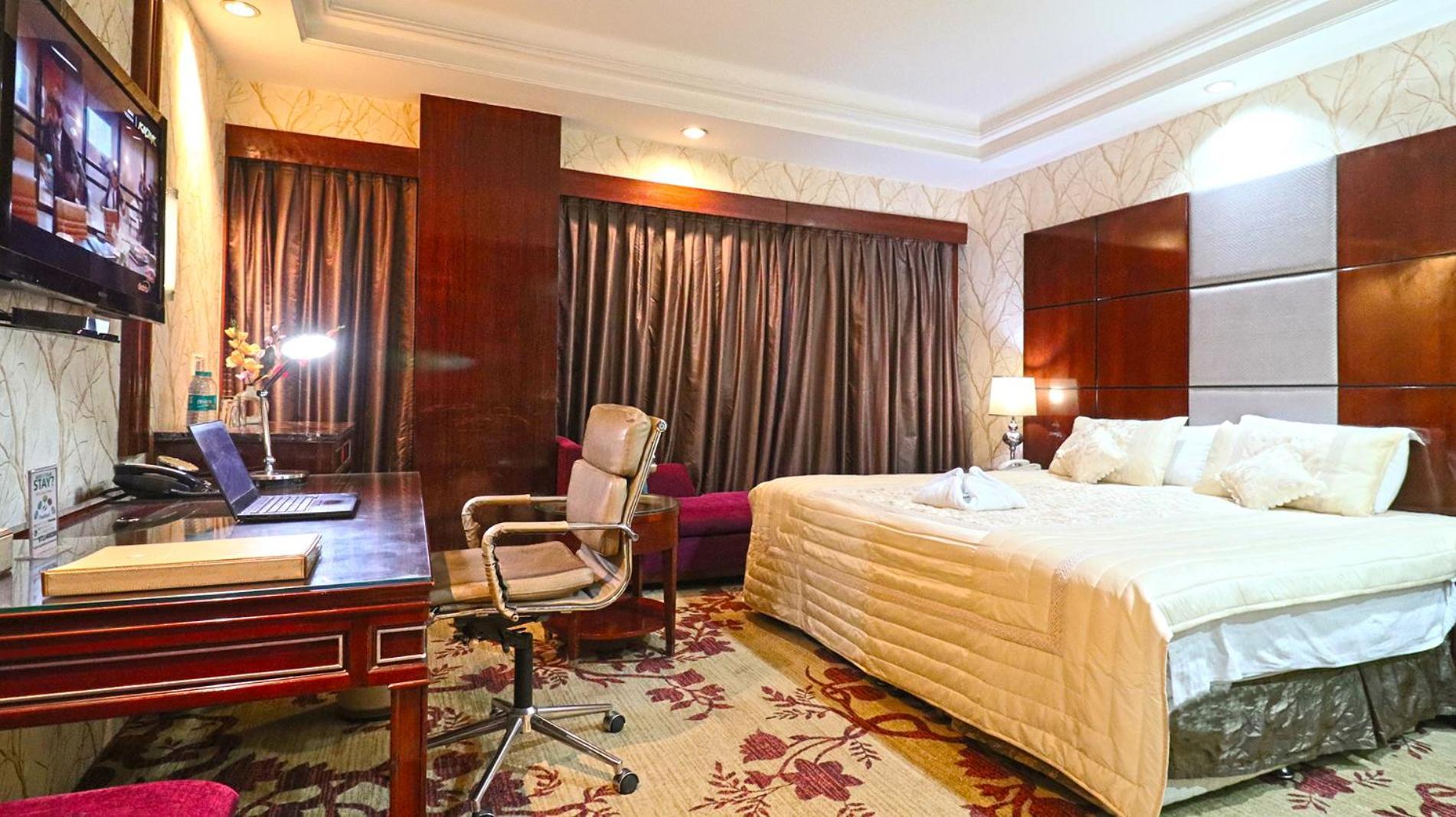 Skycity Hotel Gurgaon Bagian luar foto