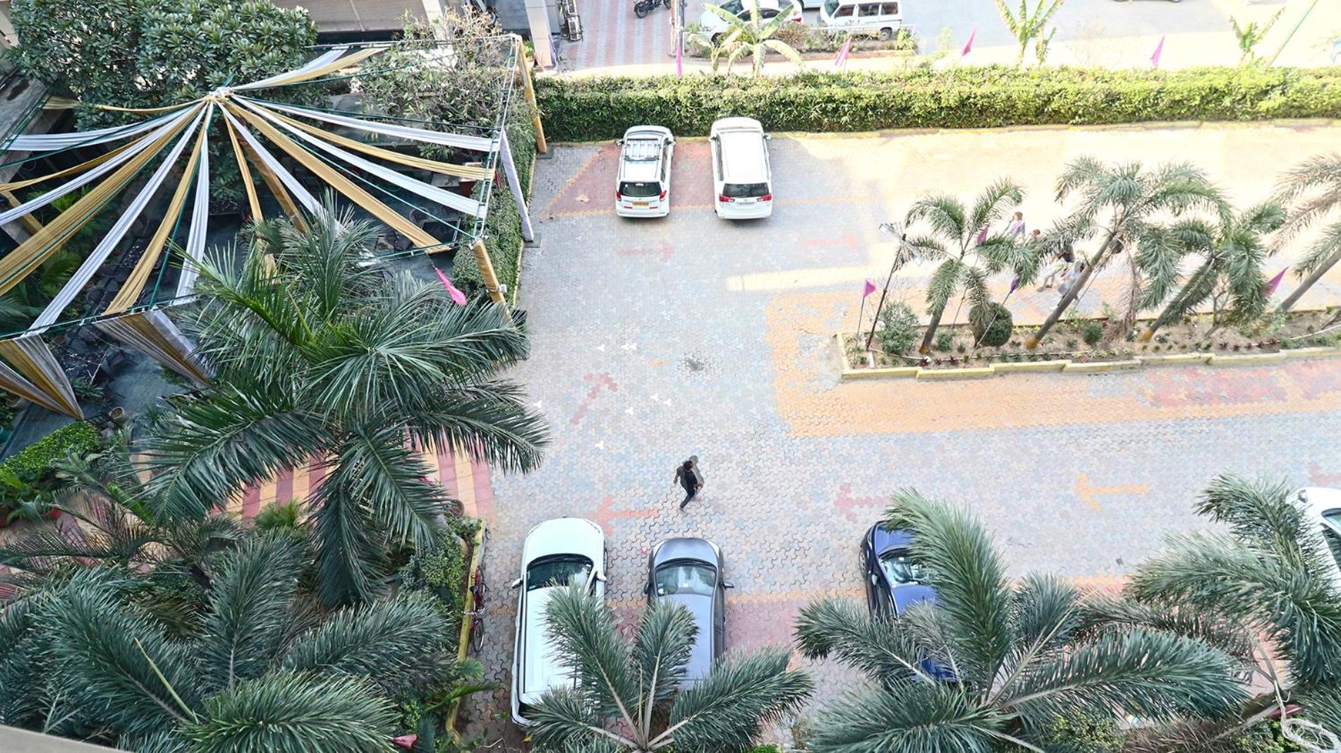 Skycity Hotel Gurgaon Bagian luar foto