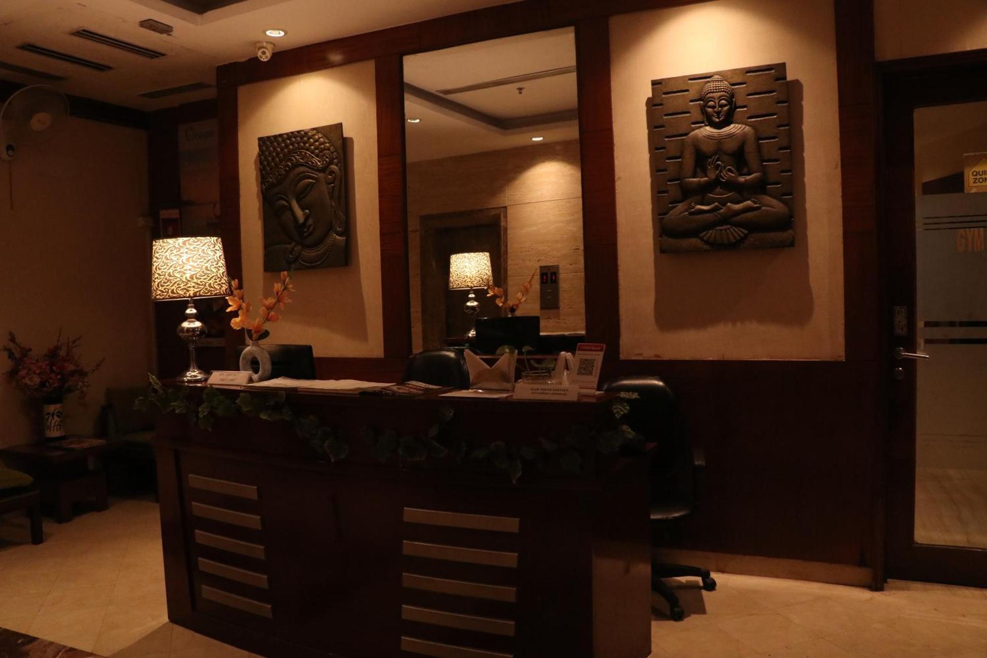 Skycity Hotel Gurgaon Bagian luar foto