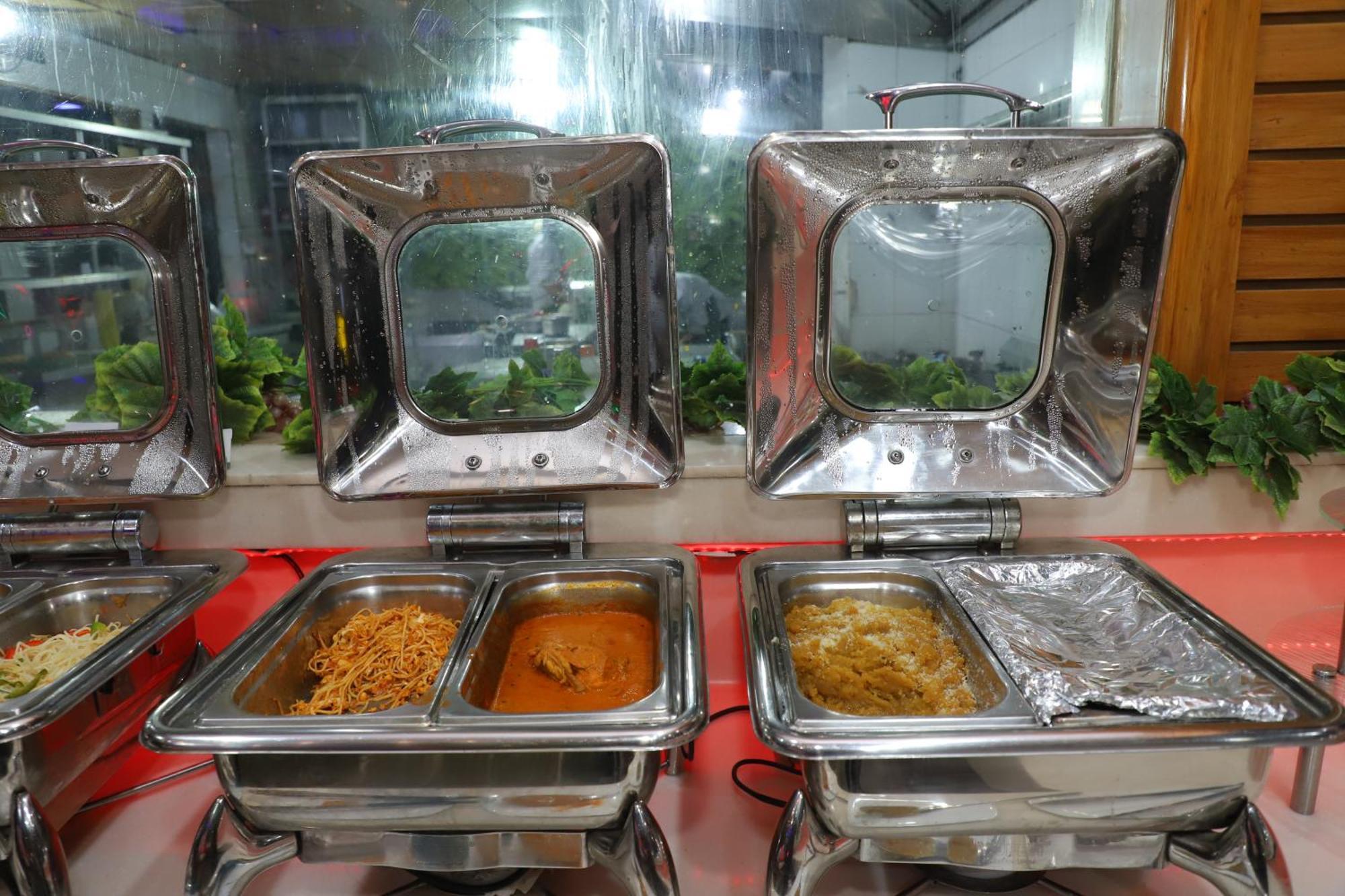 Skycity Hotel Gurgaon Bagian luar foto
