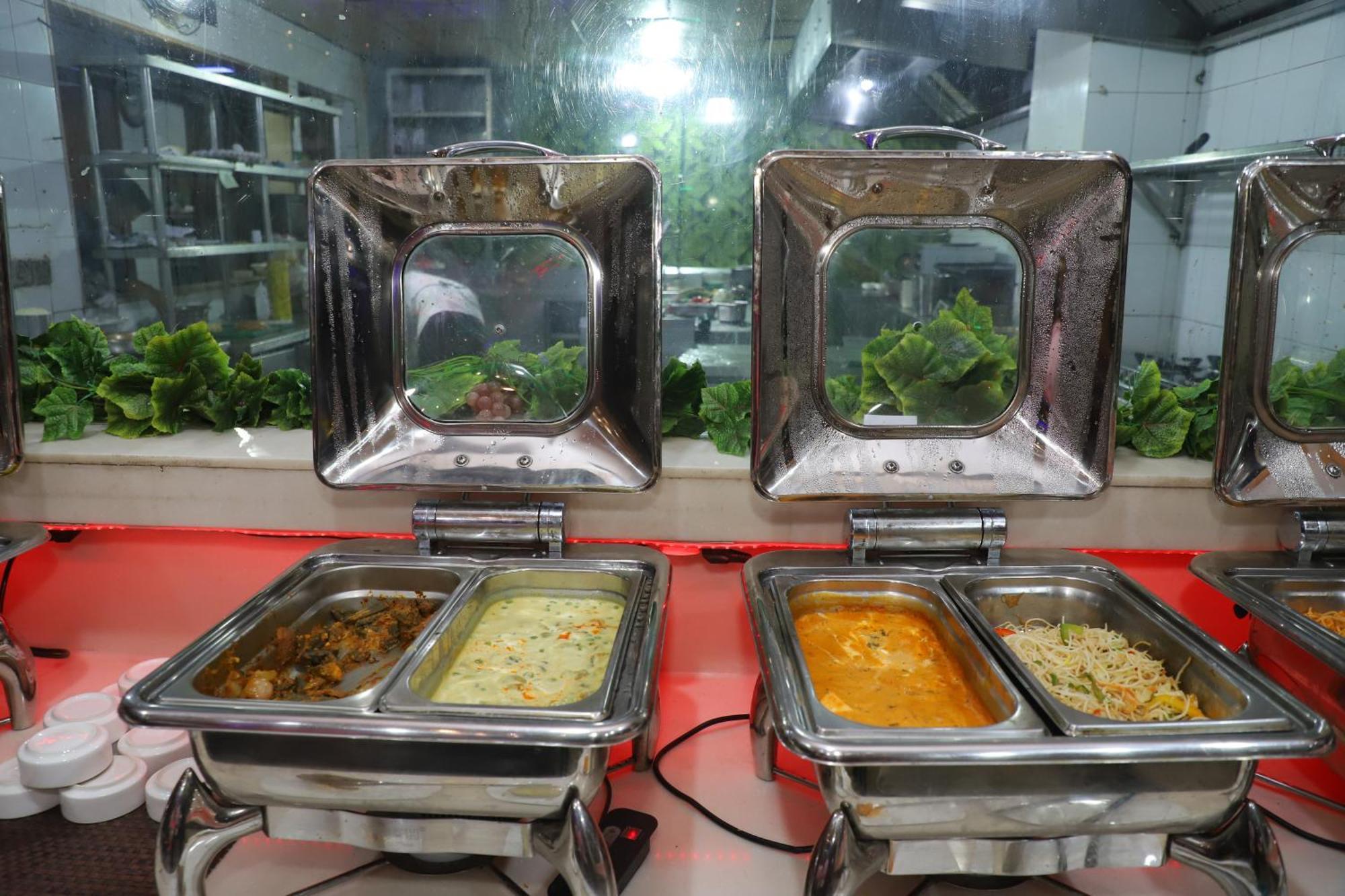 Skycity Hotel Gurgaon Bagian luar foto