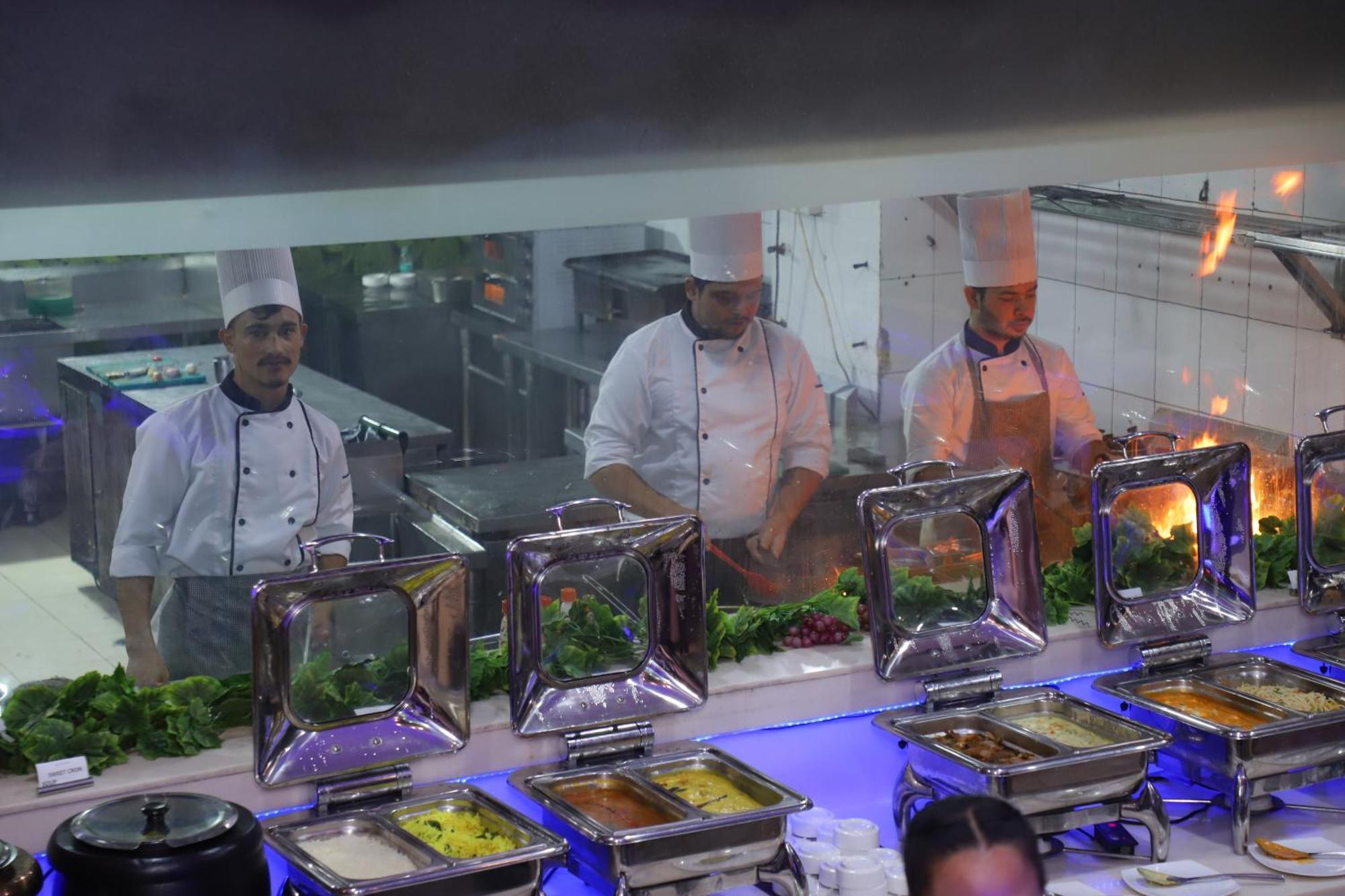 Skycity Hotel Gurgaon Bagian luar foto