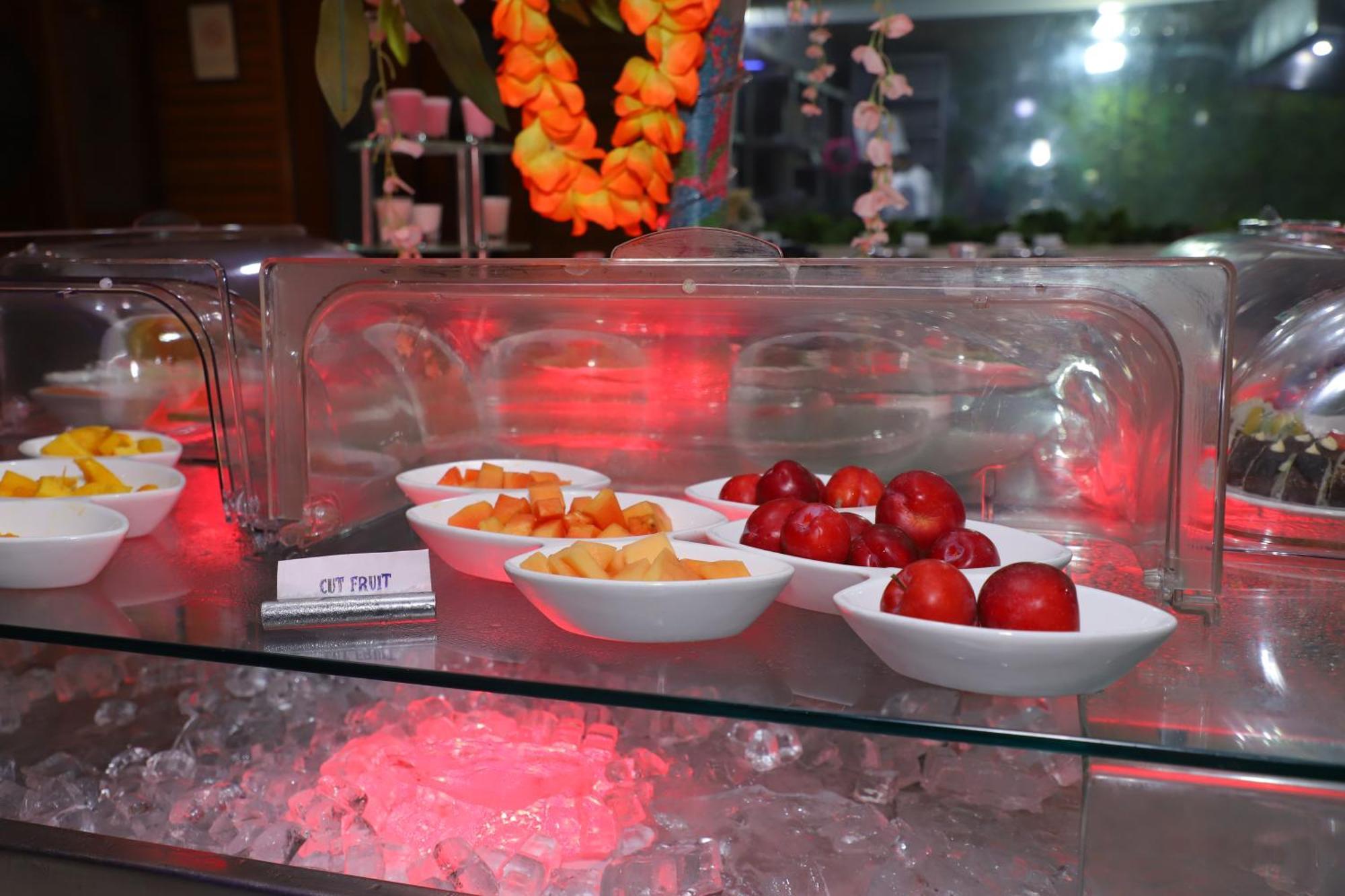 Skycity Hotel Gurgaon Bagian luar foto