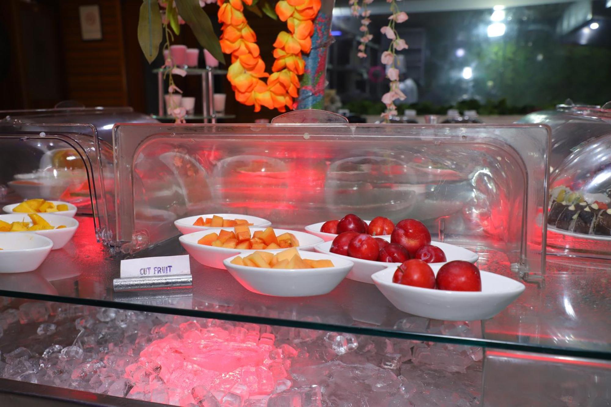 Skycity Hotel Gurgaon Bagian luar foto