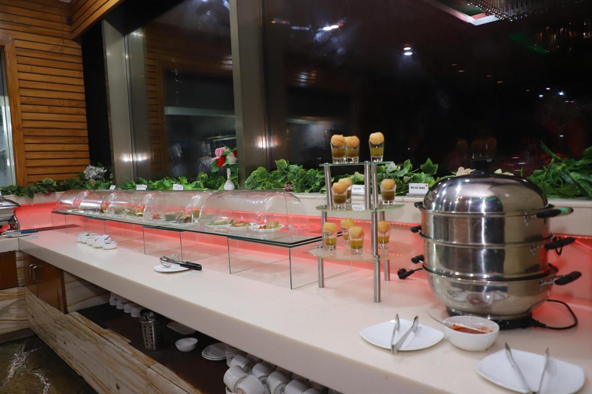 Skycity Hotel Gurgaon Bagian luar foto